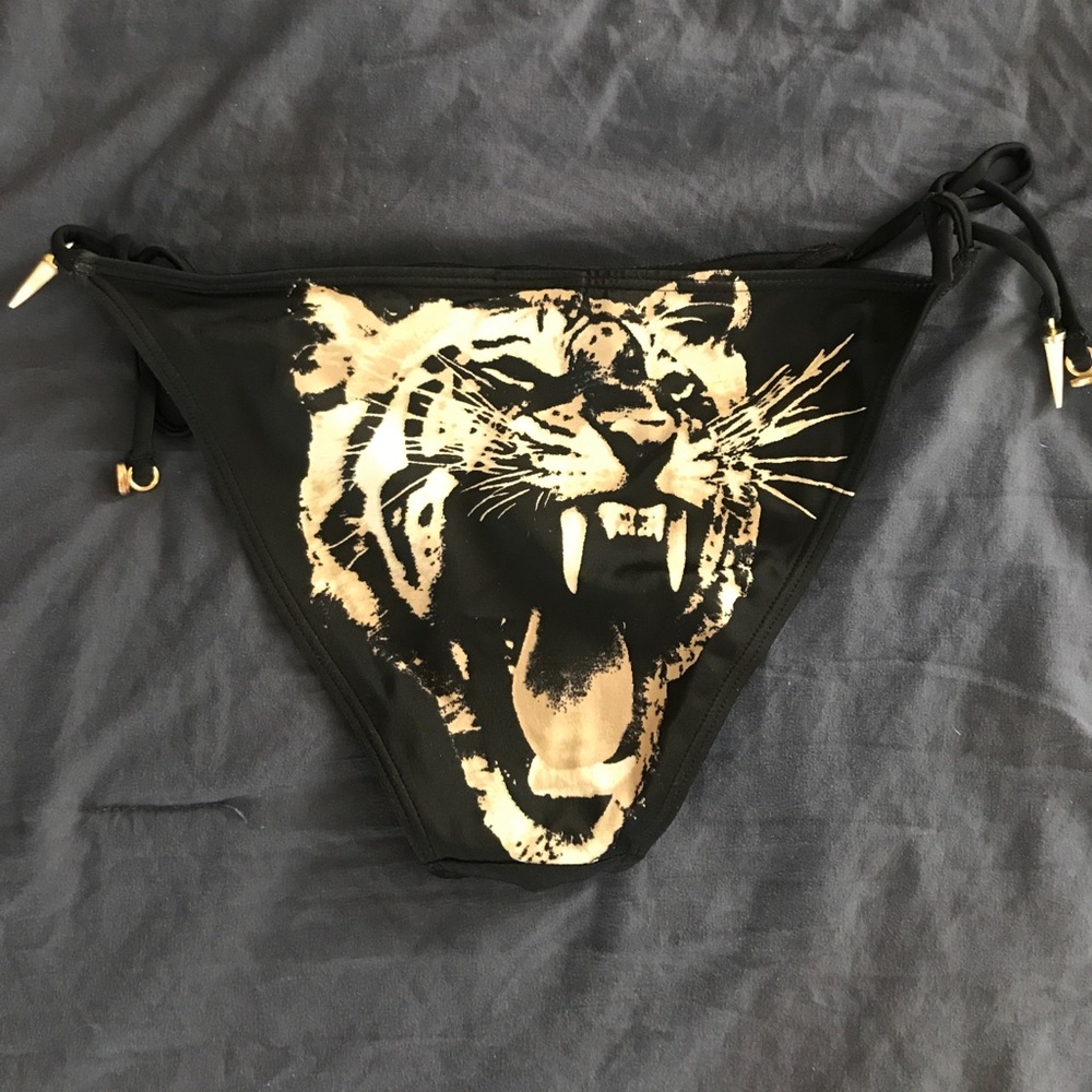Black bikini bottoms